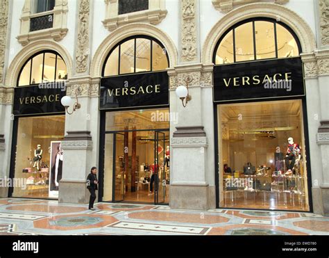 tienda versace cerca de mí